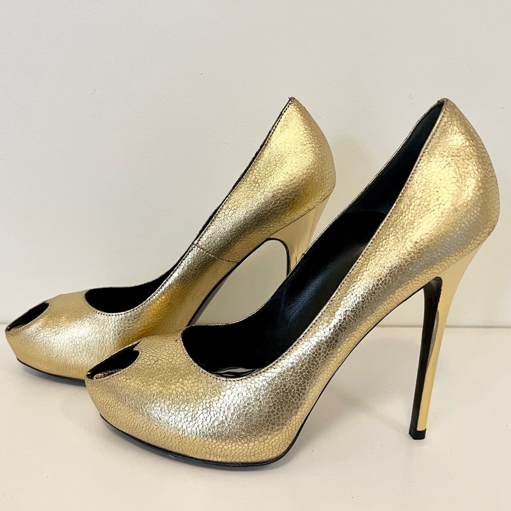 Alexander McQueen Gold Heart Peep Toe Pumps size 41
